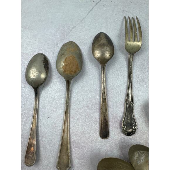 Lot Vintage Mixed Silverplate Flatware Spoons Forks Tarnished Decor Upcycling - Picture 4 of 9